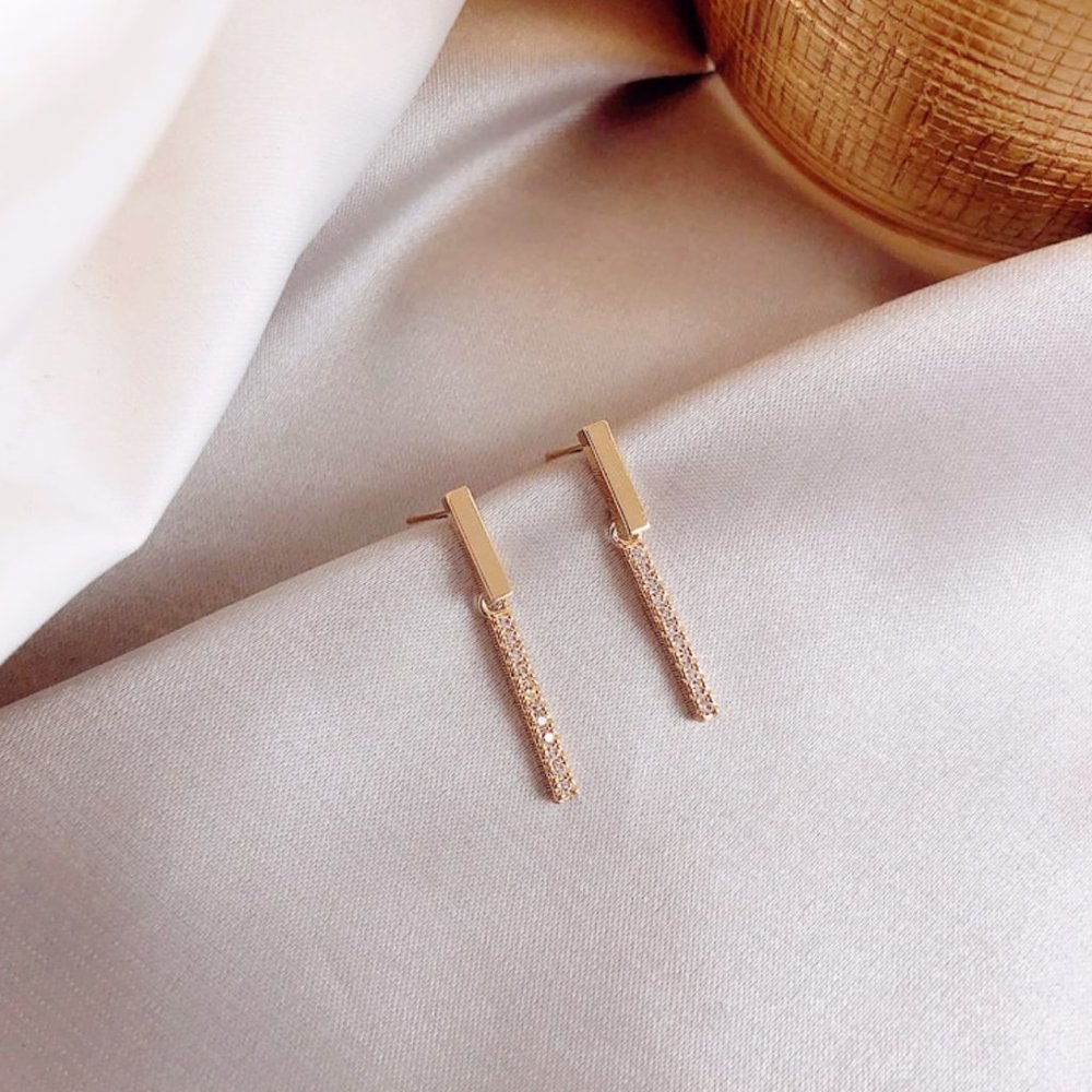 Minimalist Gold Earring